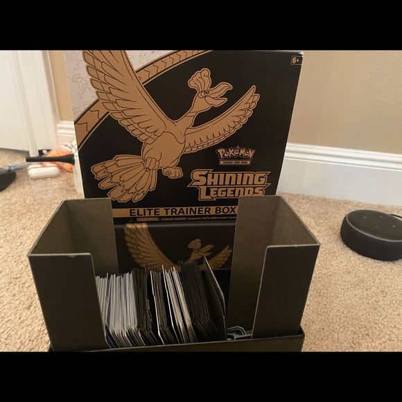 Pokémon Shining Legends Elite Trainer box